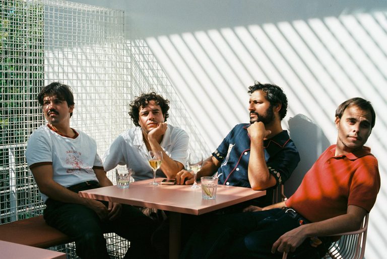 Capitão Fausto en España