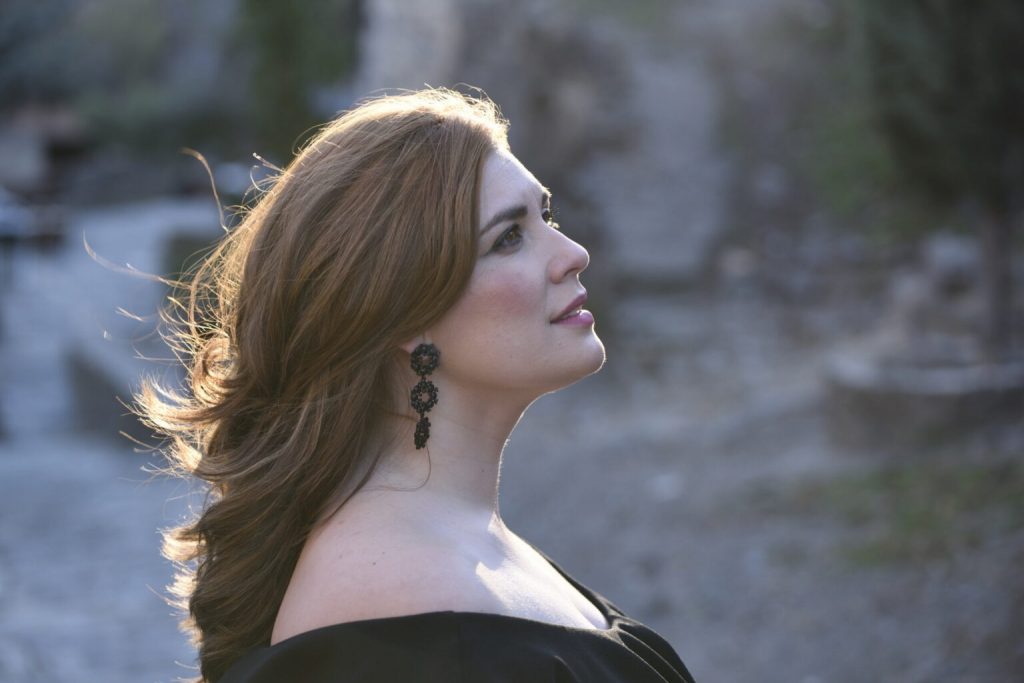 Laureana cantante de fado portuguesa